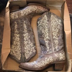 NEW. CORRAL Vintage boots
